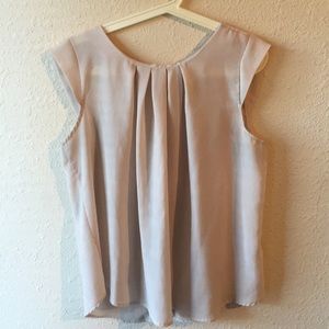 Sleeveless light shirt